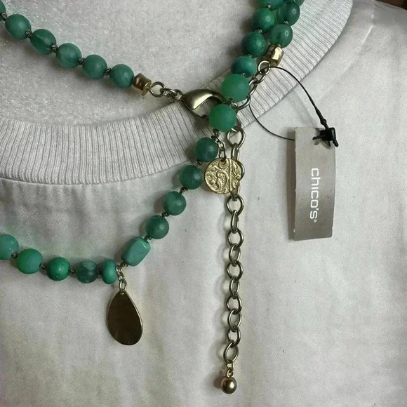 Chico’s Green multi-stone with charm Necklace 40” - Picture 3 of 4